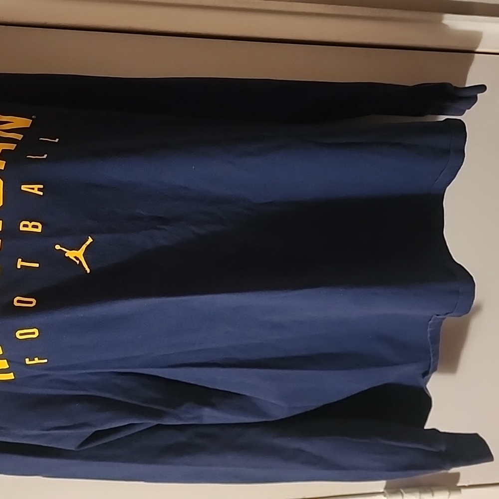 Michigan Wolverines long sleeves Nike tee. - Picture 3 of 9